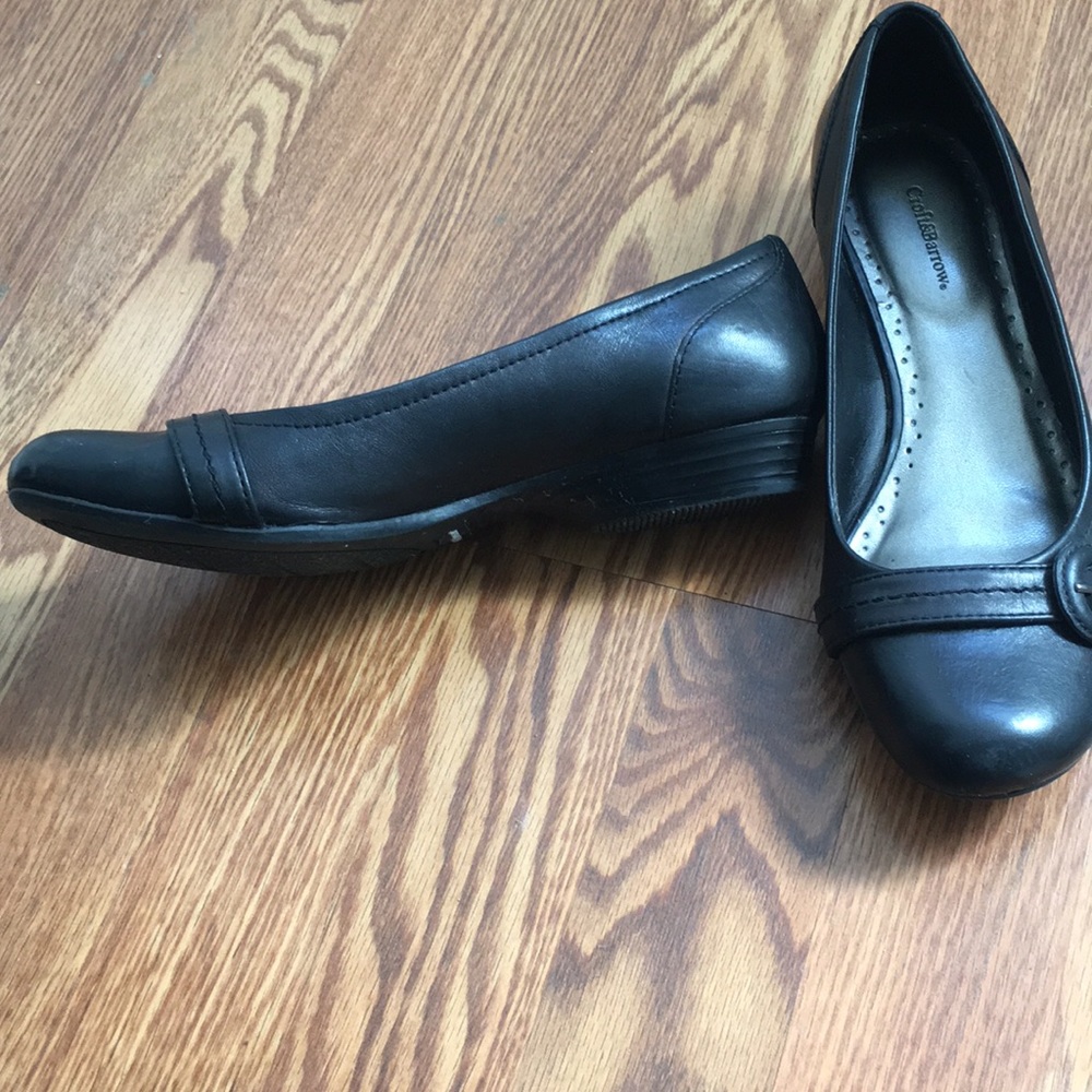 Black Flats - slight heel - Picture 2 of 4